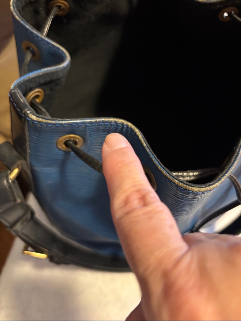 Louis Vuitton Blue Epi Drawstring Bucket Bag - Picture 16 of 17